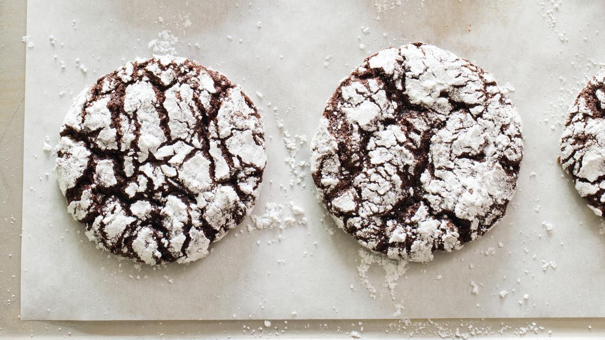 The Secret to Perfectly Cracked Crinkle Cookies