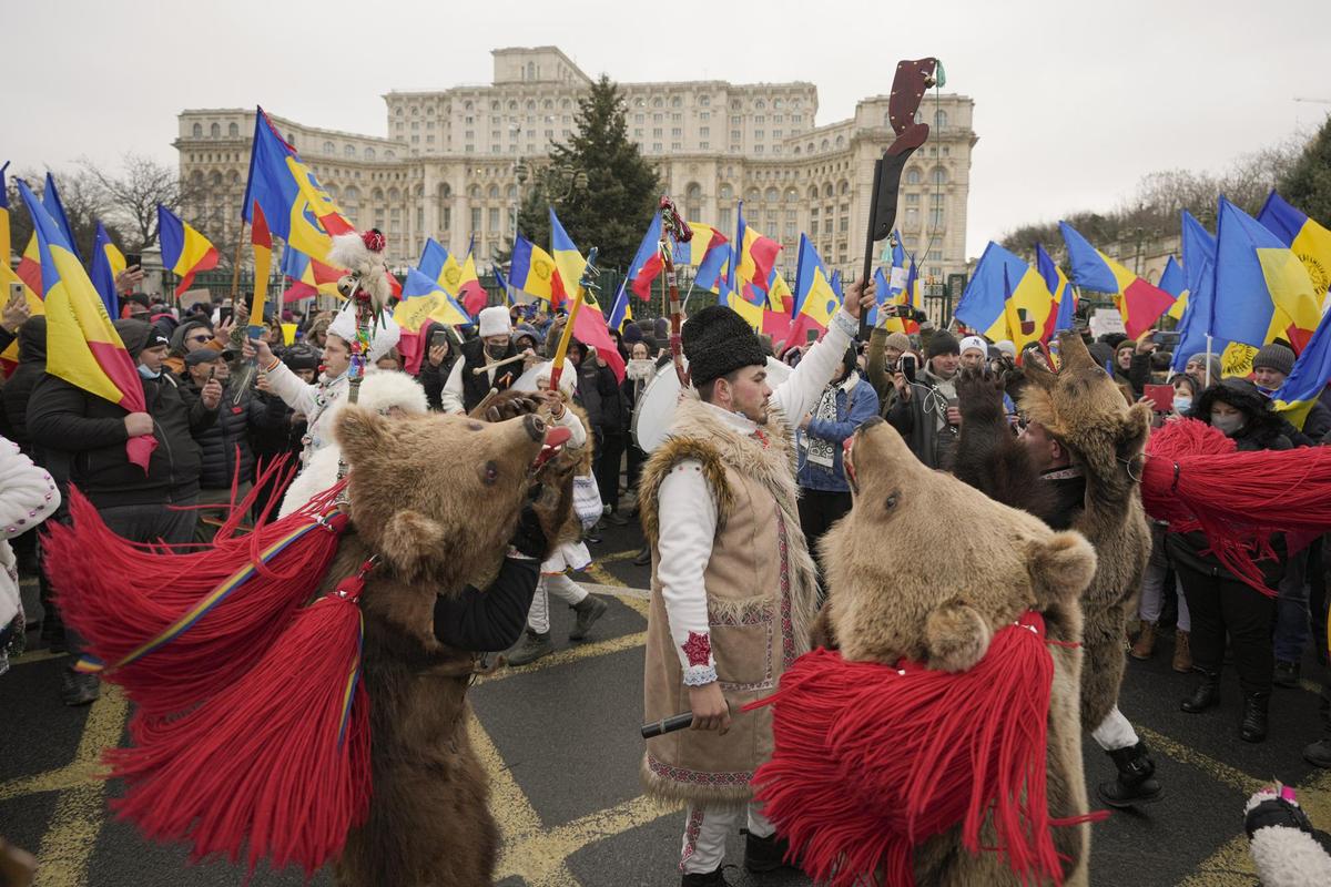 Thousands in Romania Protest COVID-19 Vaccine Passport for Workers