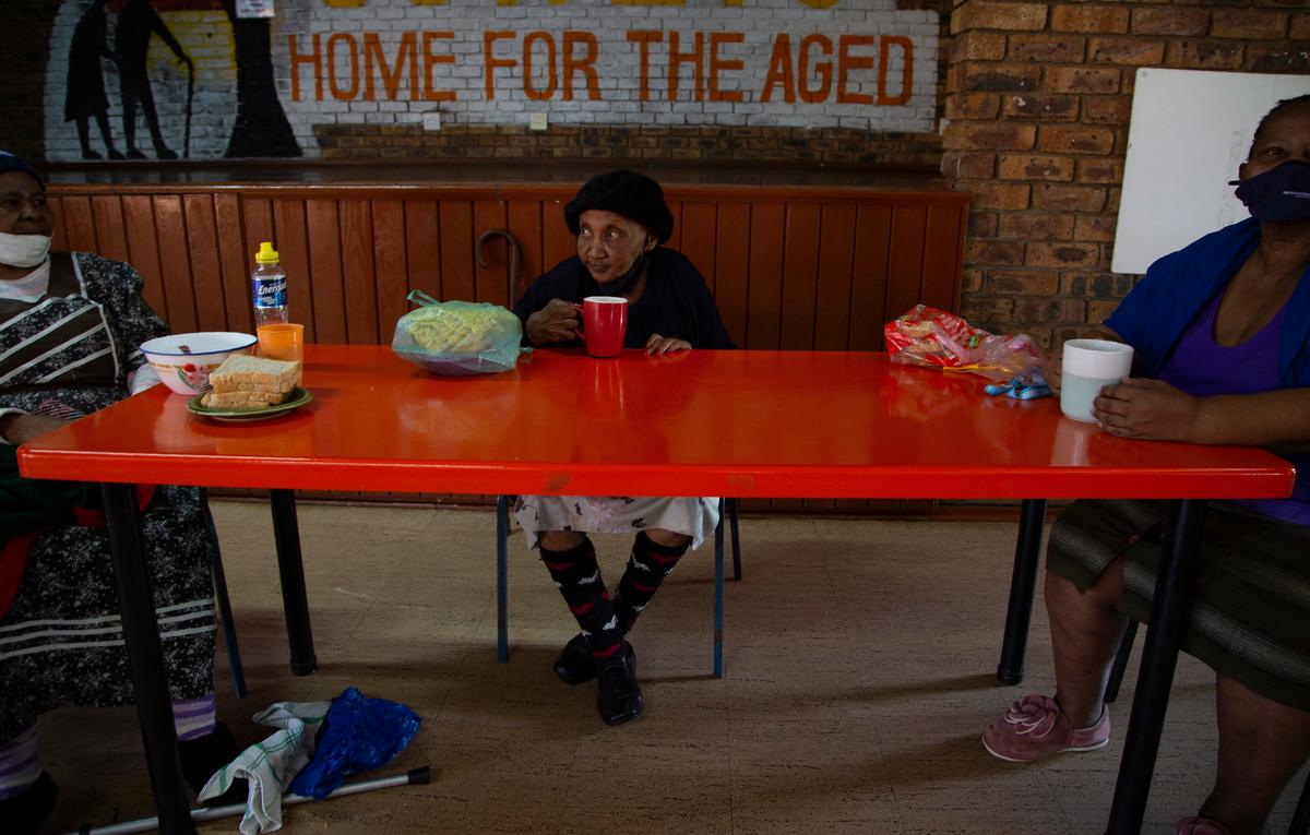 Natural Immunity Likely Contributing to Lower Hospitalization Rate in South Africa Amid Omicron Surge: Studies