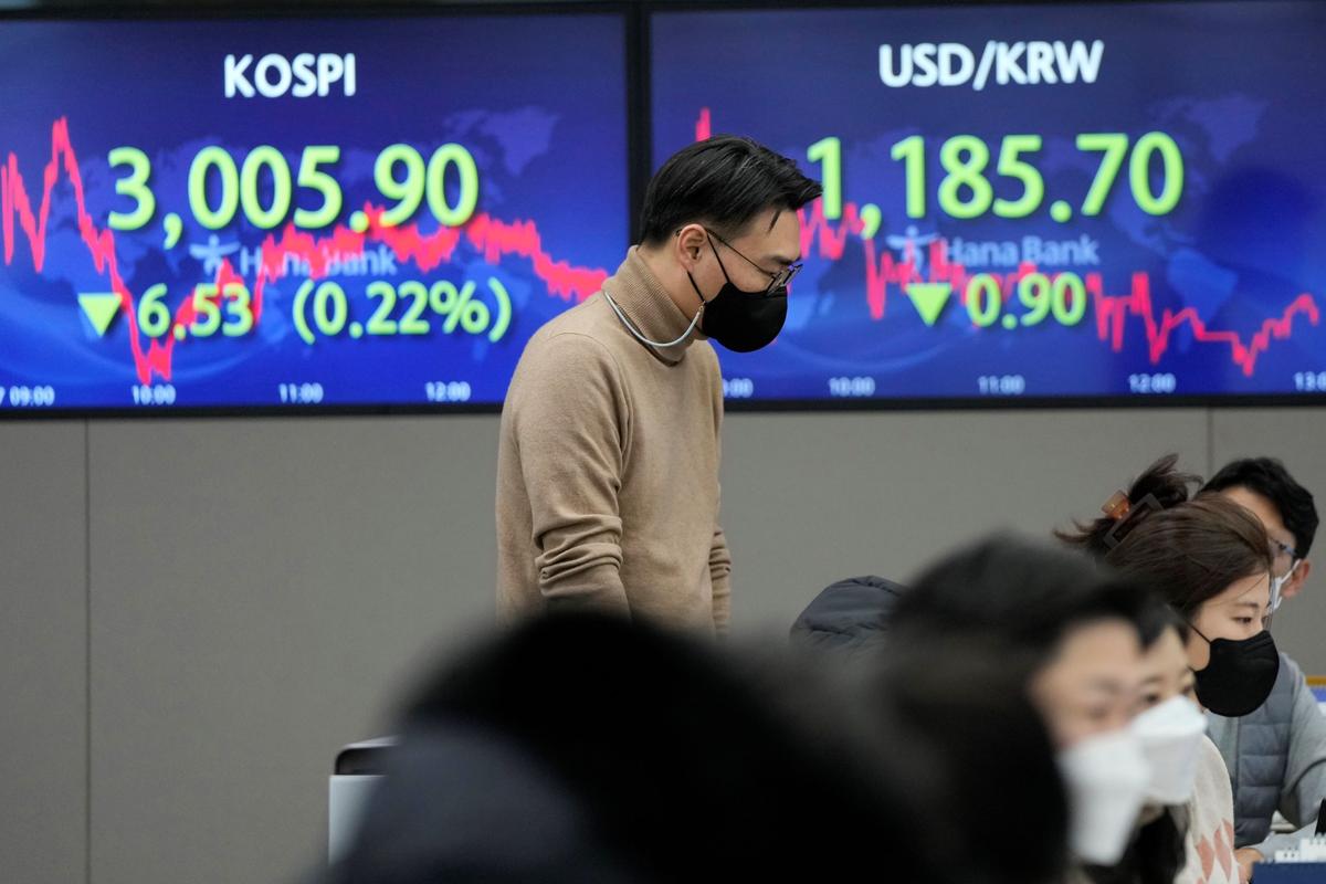 World Stocks Mixed in Quiet End of Year Trading