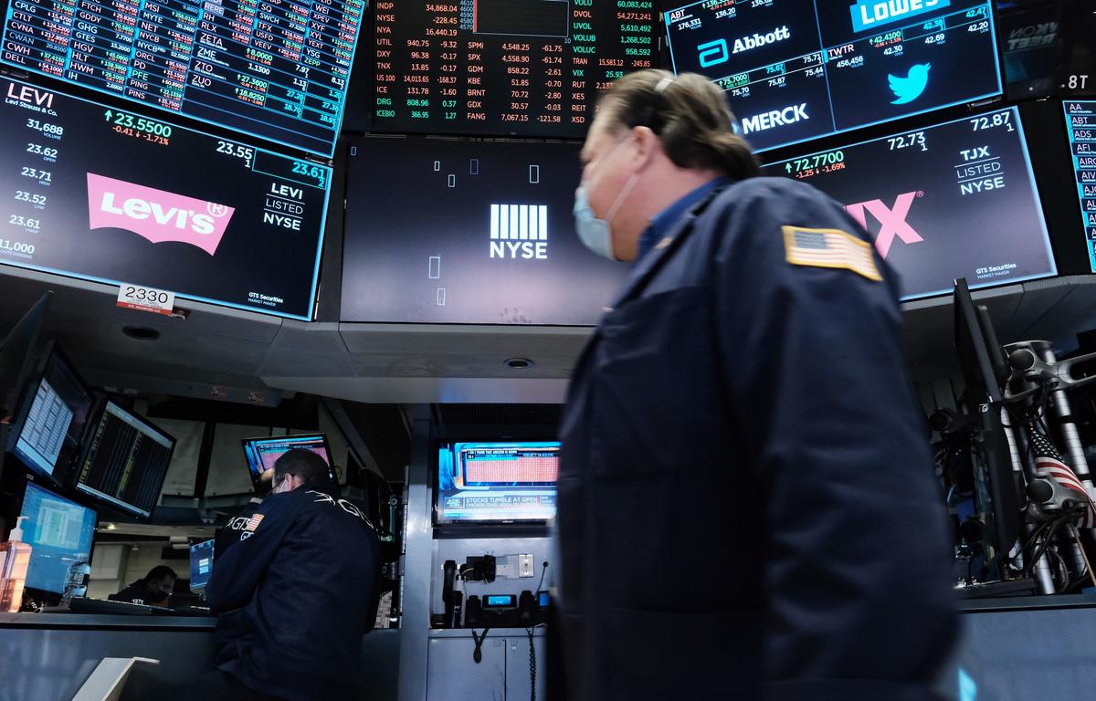 S&P 500 Ends Choppy Session Nearly Flat, a Day After Sell-Off