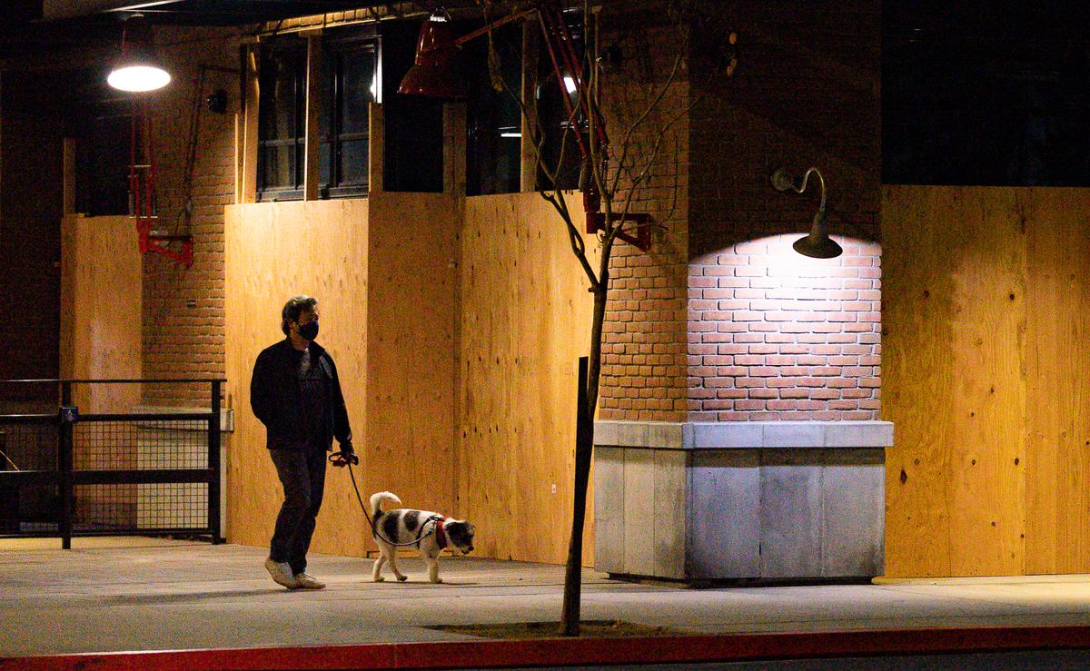 Man Shot Dead While Walking Dog in Los Angeles