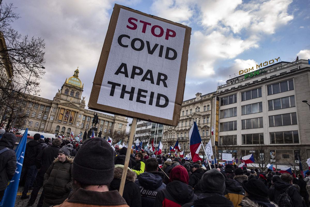 Thousands Gather in Czech Capital to Protest COVID-19 Restrictions