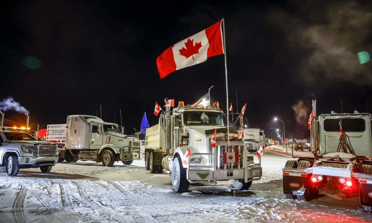 RCMP Adds More Officers as it Attempts to Clear Blockade at US-Canada Border