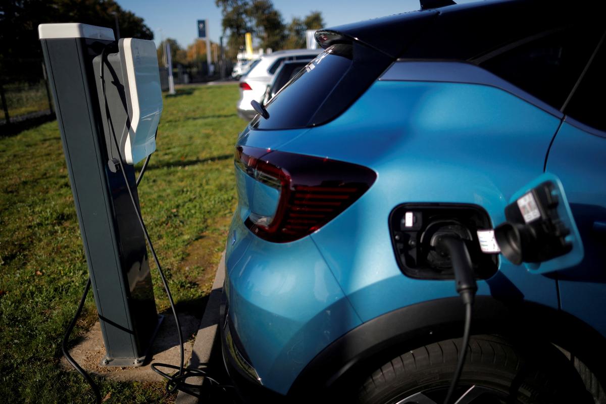 Self-Charging Hybrids Outsell Diesel in Europe for First Time: ACEA