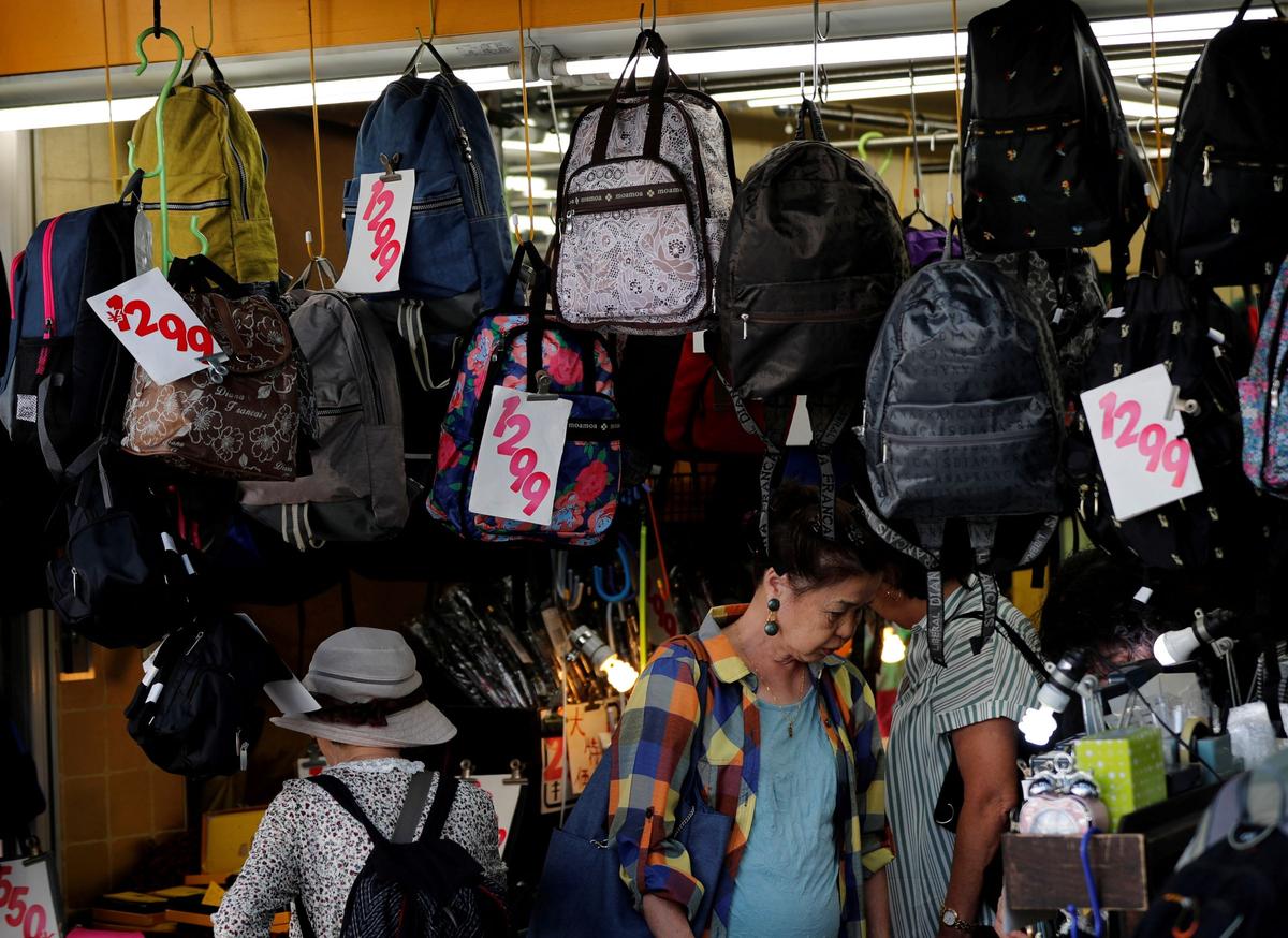 Japan Has No Plans to Review Sales Tax Rates, Finance Minister Says