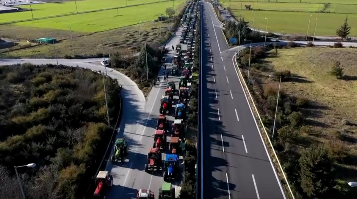 Hundreds of Greek Farmers Stage Tractor Protest on National Highway Against Soaring Energy Costs