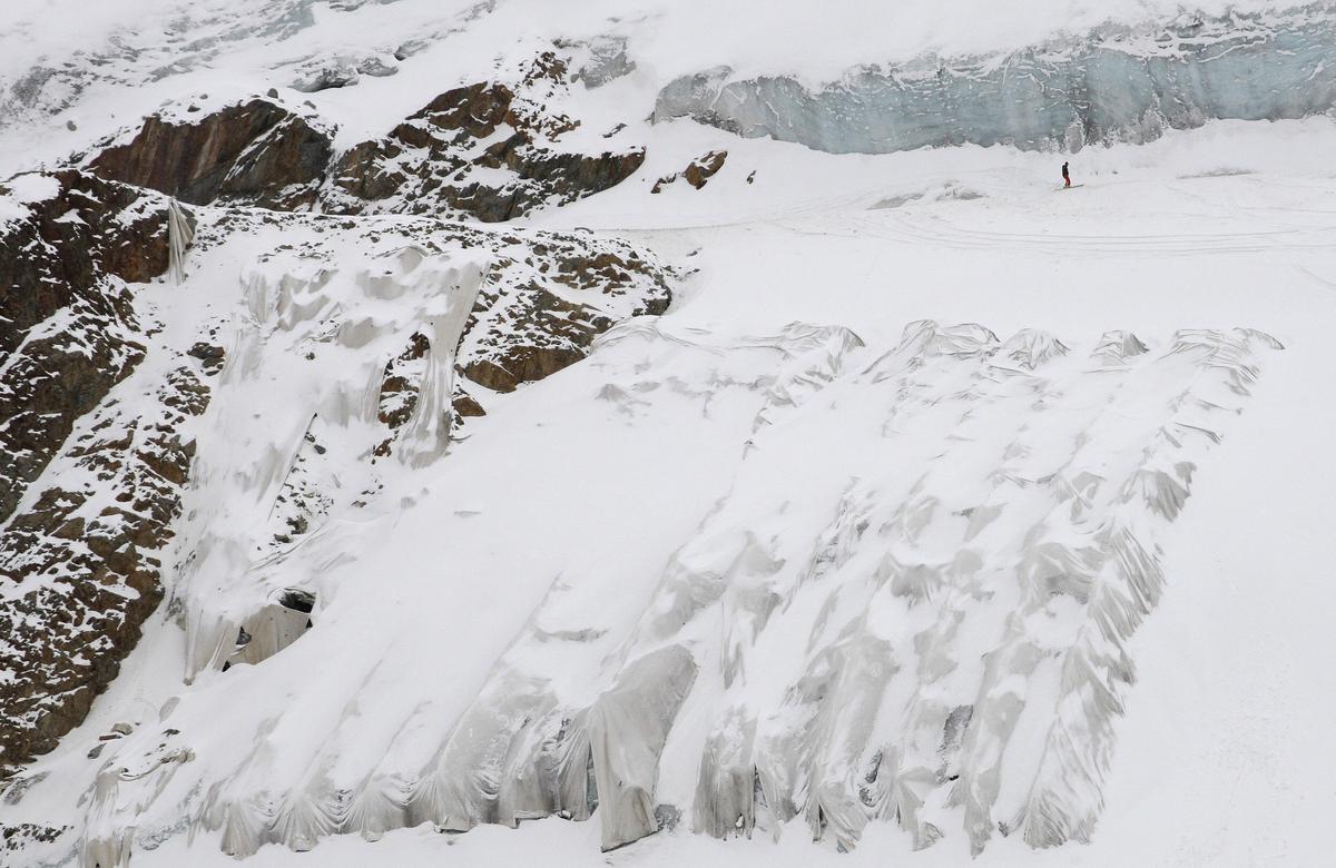 Avalanche in Austria Near Swiss Border Kills 5