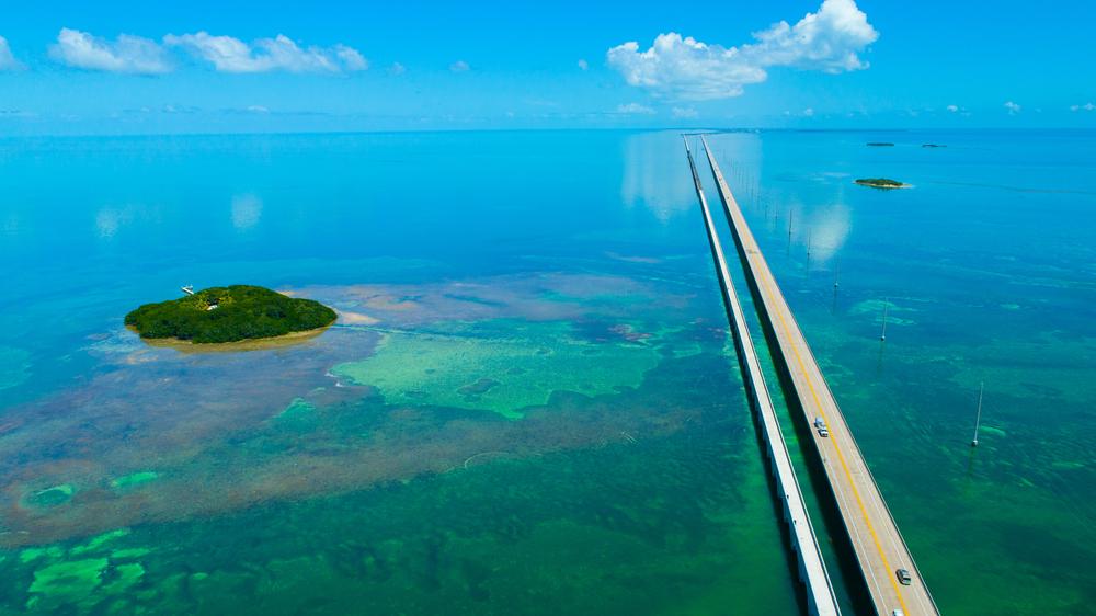 Before you buy your island getaway, make sure to confirm its actual size! Some are quite tiny. (Mia2you/Shutterstock)
