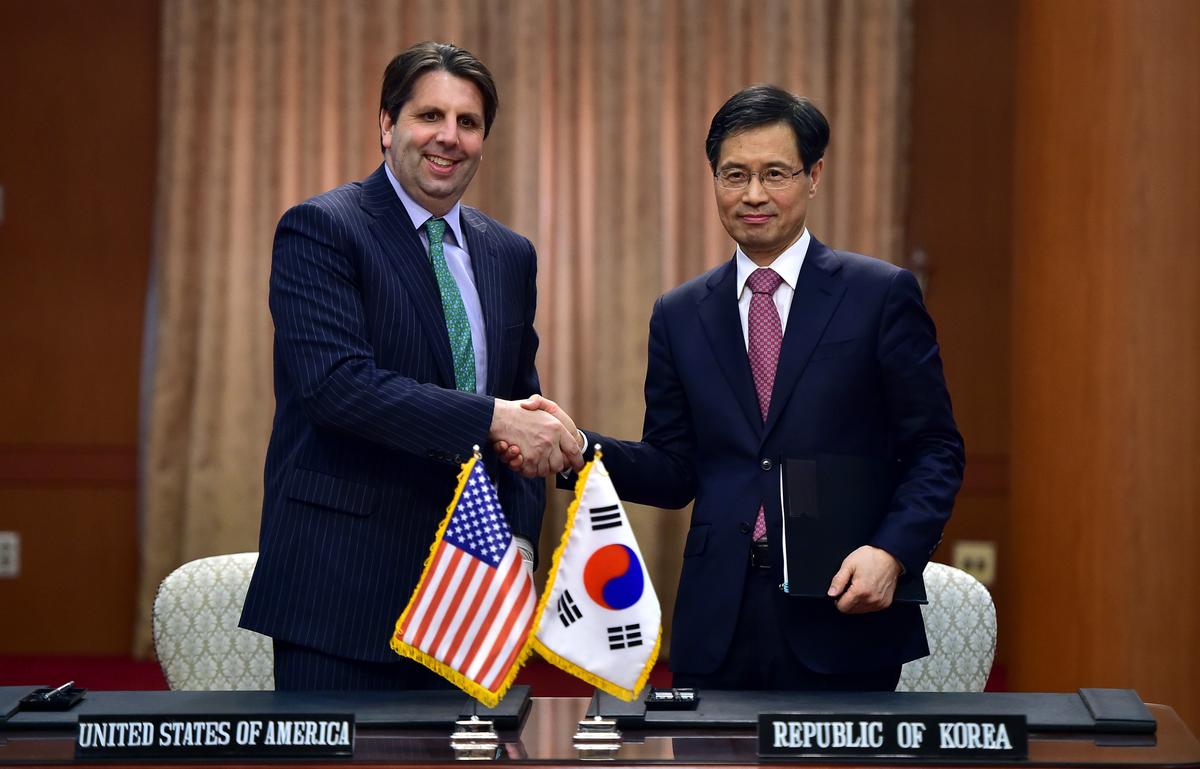 Samsung to Hire Former US Ambassador as PR Chief for North America
