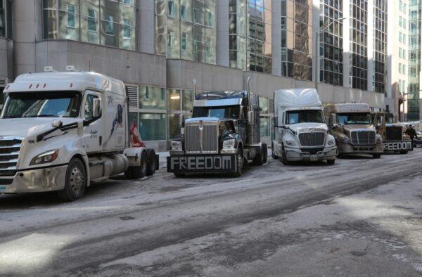 Protest trucks have been parked in central Ottawa streets for more than two weeks by Feb. 14, 2022. (Richard Moore/The Epoch Times)