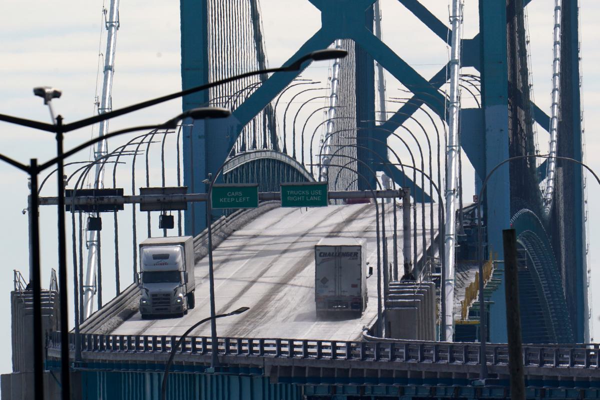 Armoured Vehicles Spotted in Windsor Not Due to Protests at Border Crossing, Police Say