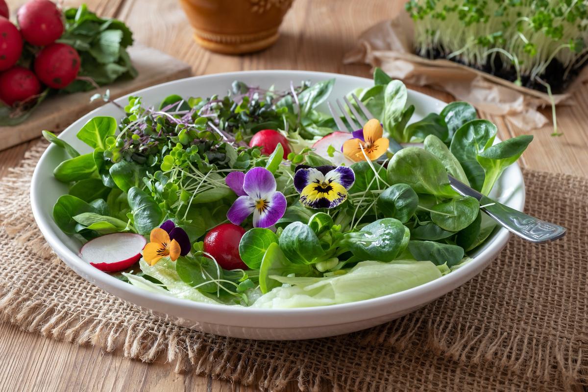 Eat Plenty of Spring Greens to Control Your Weight