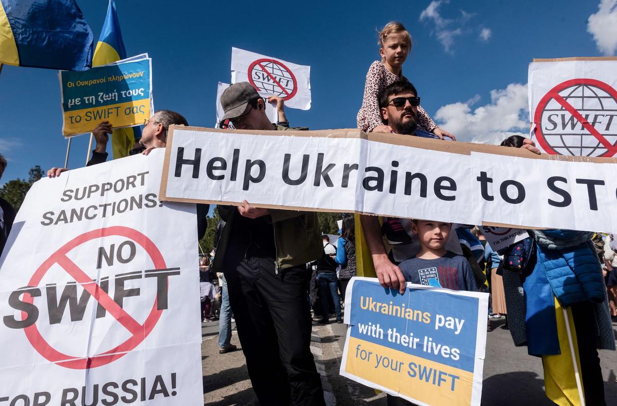 West Inches Closer to ‘Financial Nuclear Option’ of Ejecting Russia From SWIFT