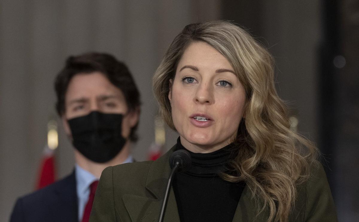 Canada’s Foreign Minister Meets Counterparts at NATO to Ramp Up Pressure on Moscow