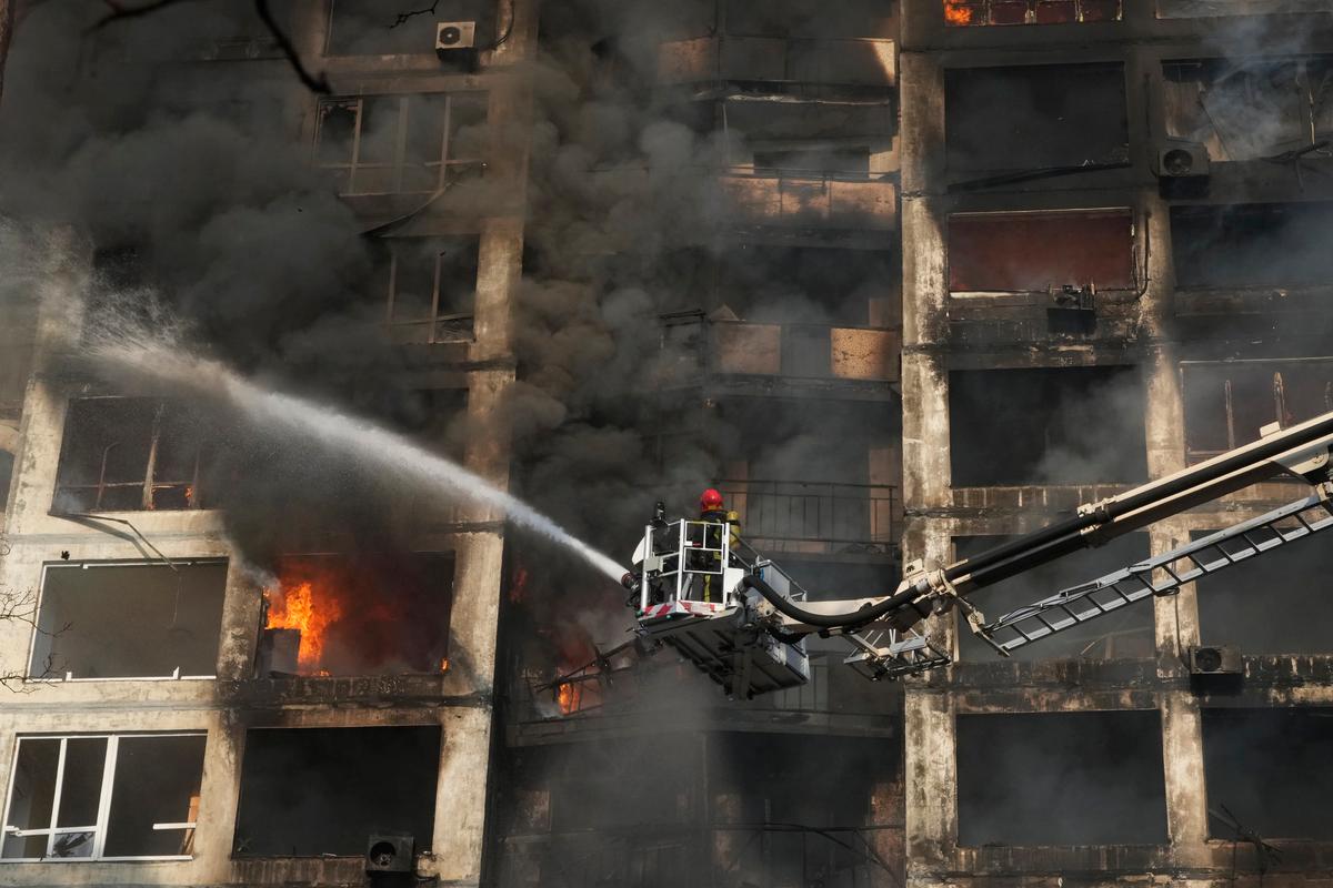 Russian Shelling of Kyiv Intensifies as EU Leaders Head to Ukraine Capital to Meet Zelensky