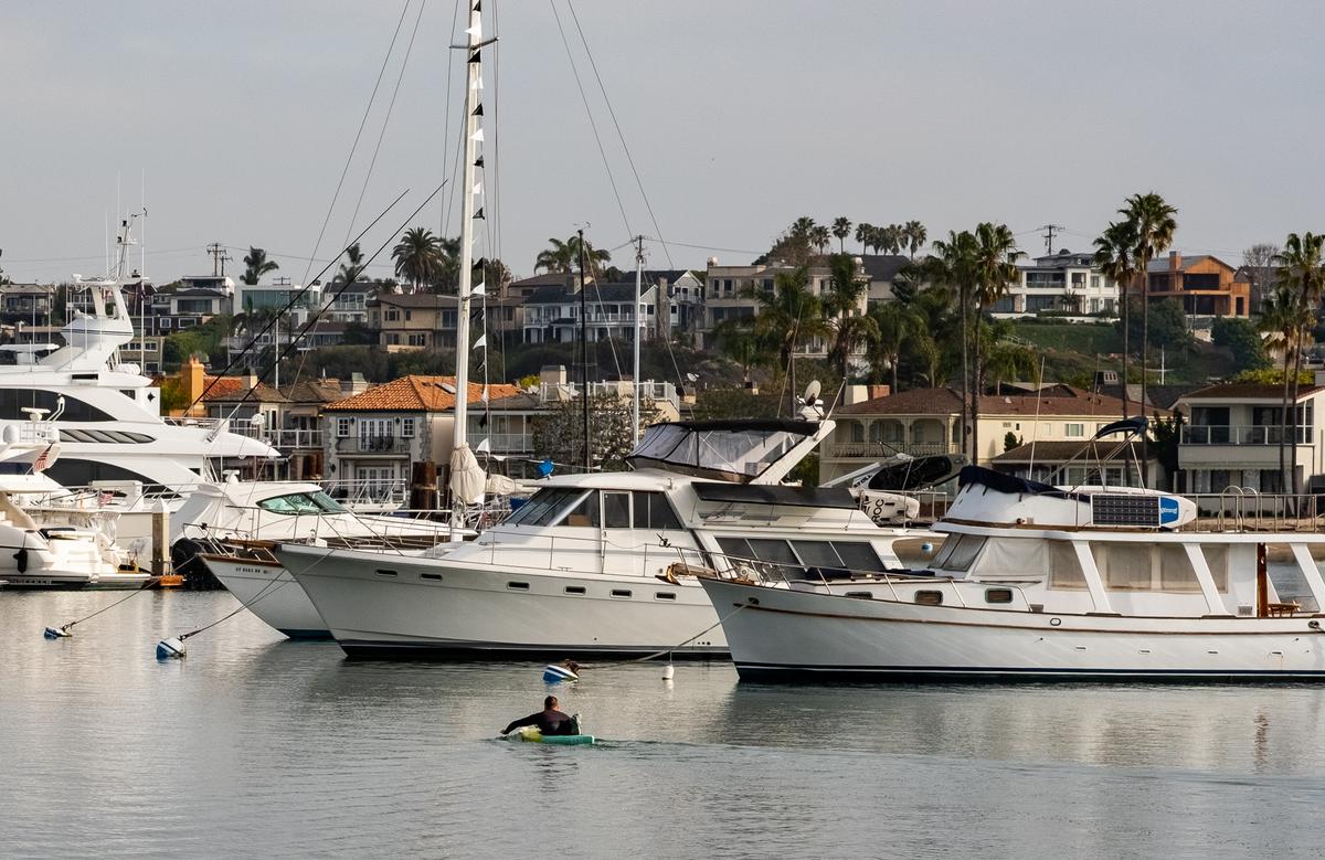 Man Arrested After Allegedly Stealing Yacht, Crashing Into Docked Vessels