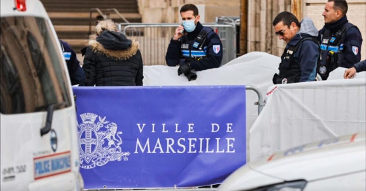 Man Killed After Injuring 3 Officers in Marseille Knife Attack