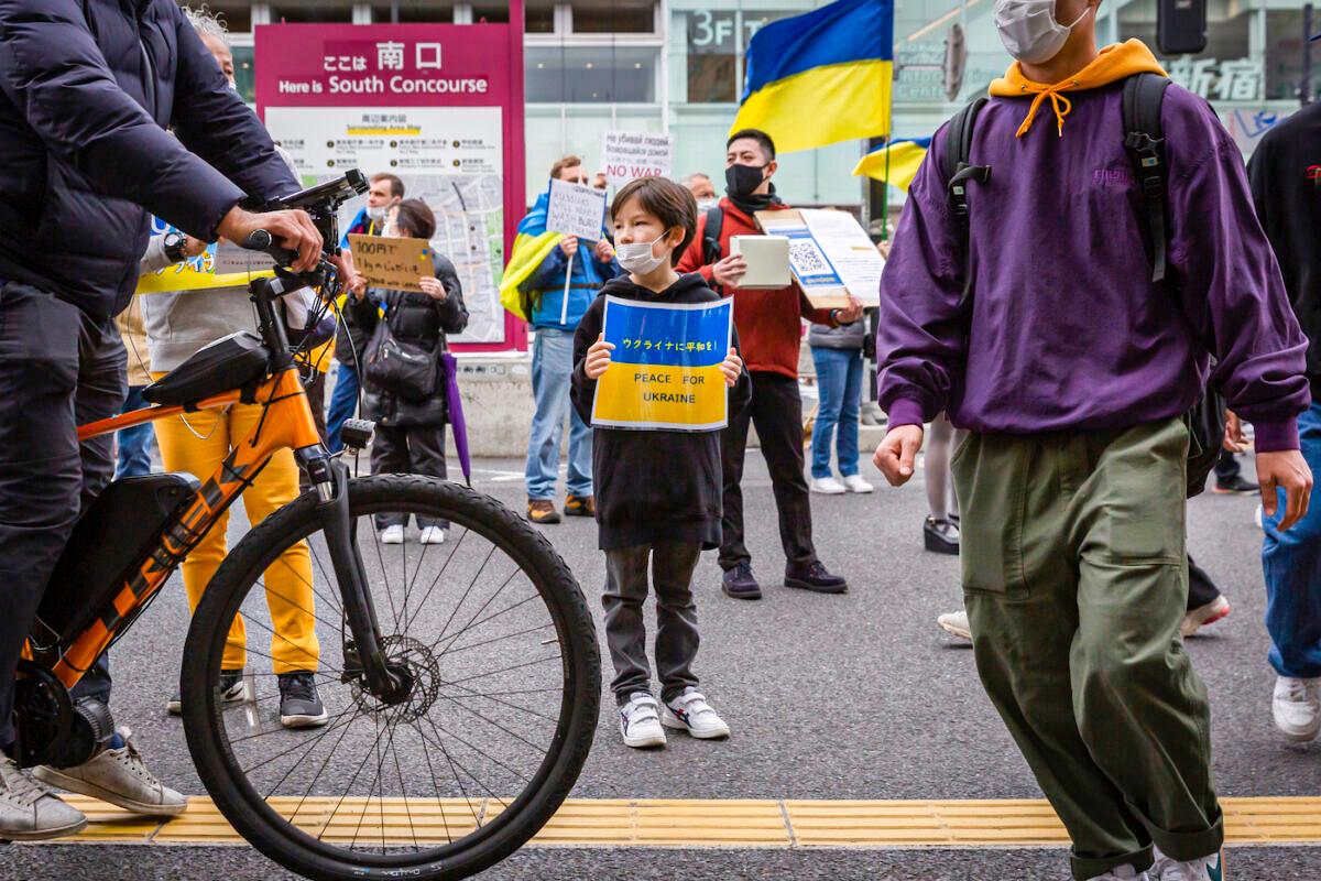 Japan Adds Luxury Goods to Russia Sanctions as It Takes in Ukrainian Refugees