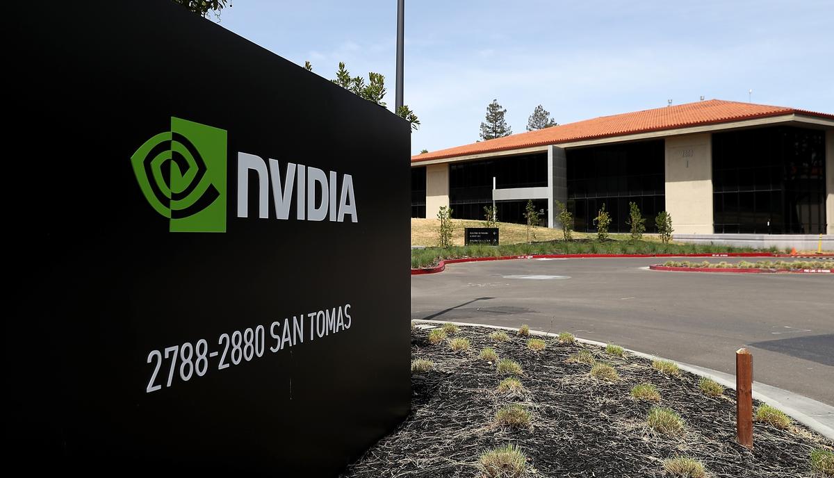 Why This Analyst Recommends AMD and These 3 Chip Stocks as His Favorite Semiconductor Plays