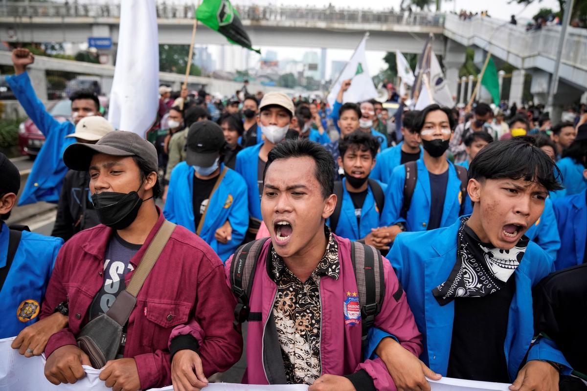 Indonesian Students Protest Rumored Delay of 2024 Election