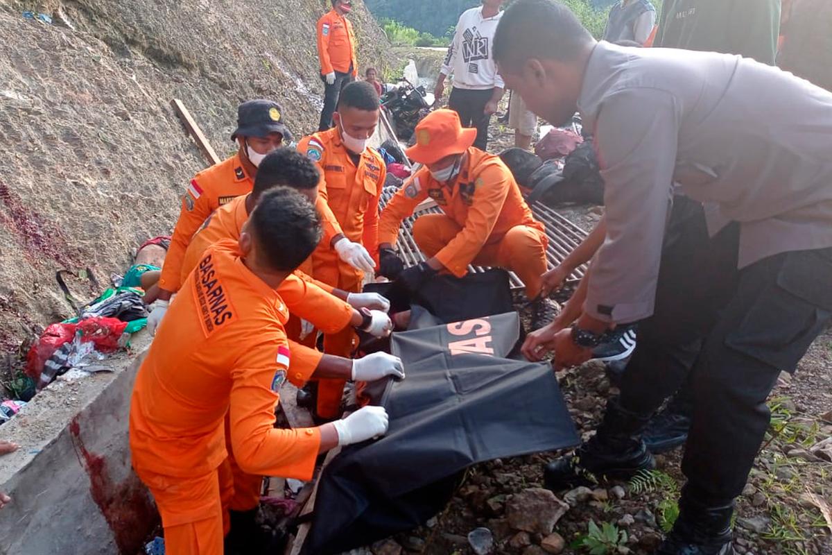 18 Dead in Overloaded Truck Crash in Indonesia’s West Papua