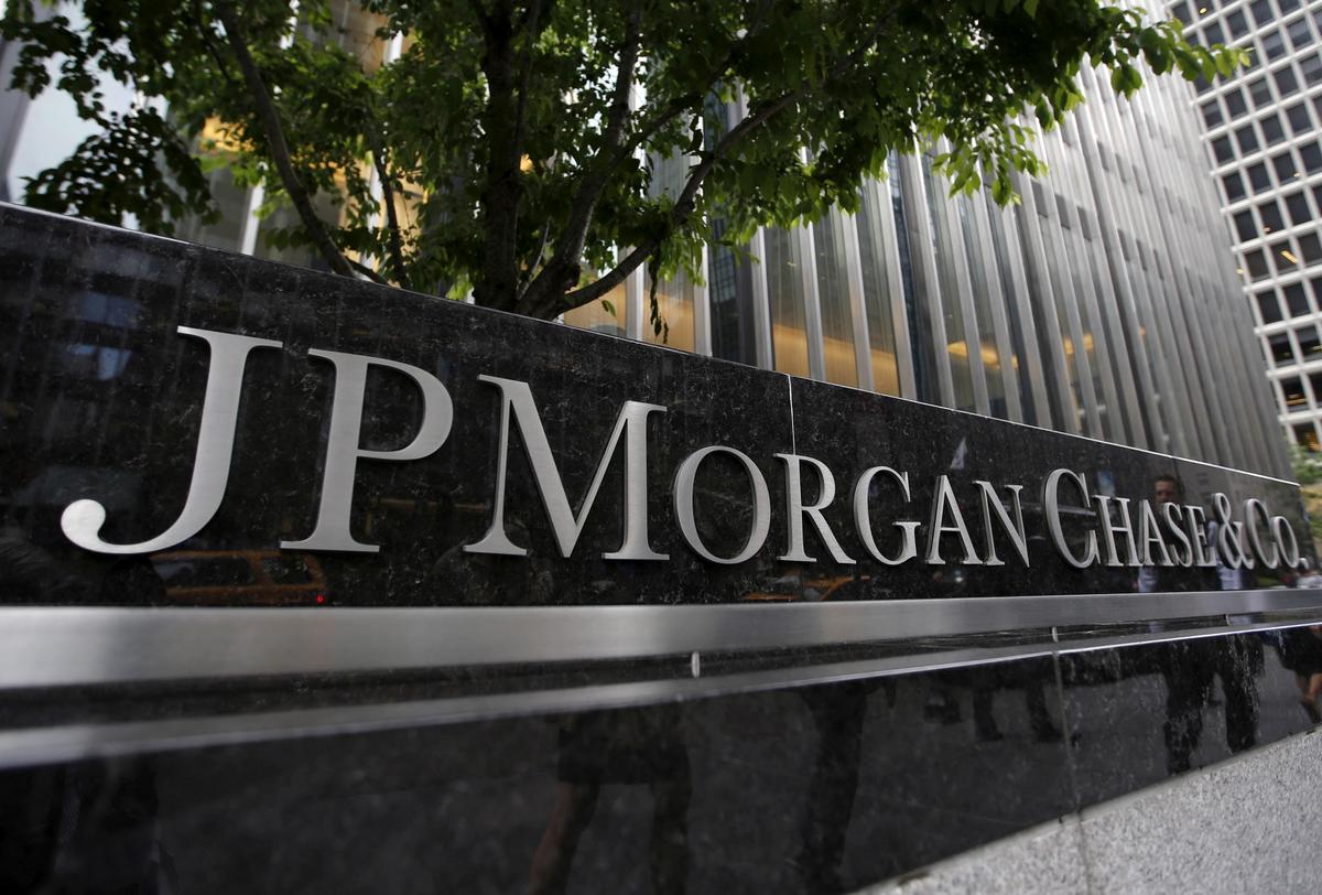 US Banks Build Reserves on Inflation Risk, Russia; Trading a Bright Spot