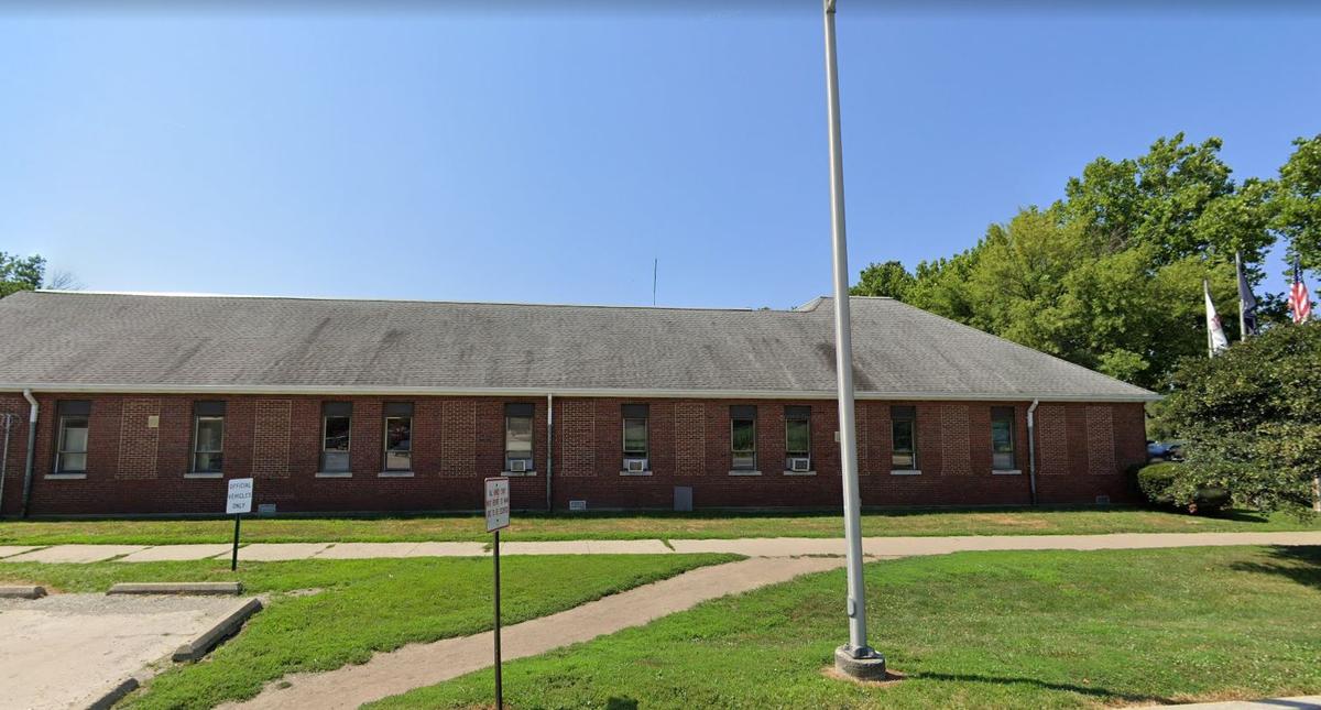 Illinois Corrections Employees Sue State Over COVID-19 Vaccine or Testing Mandate