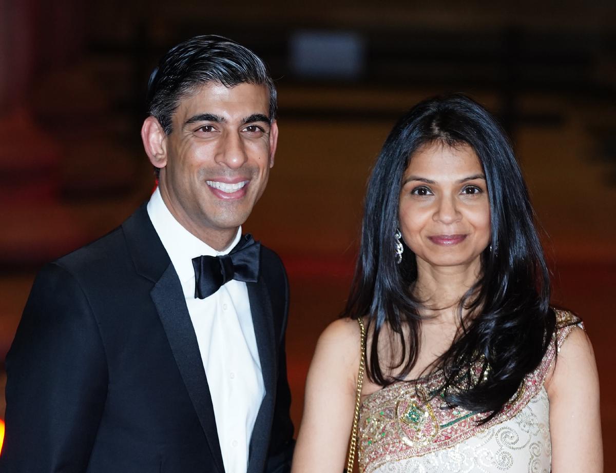 British Finance Minister Cleared by Standards Adviser Over Wife’s Tax Status