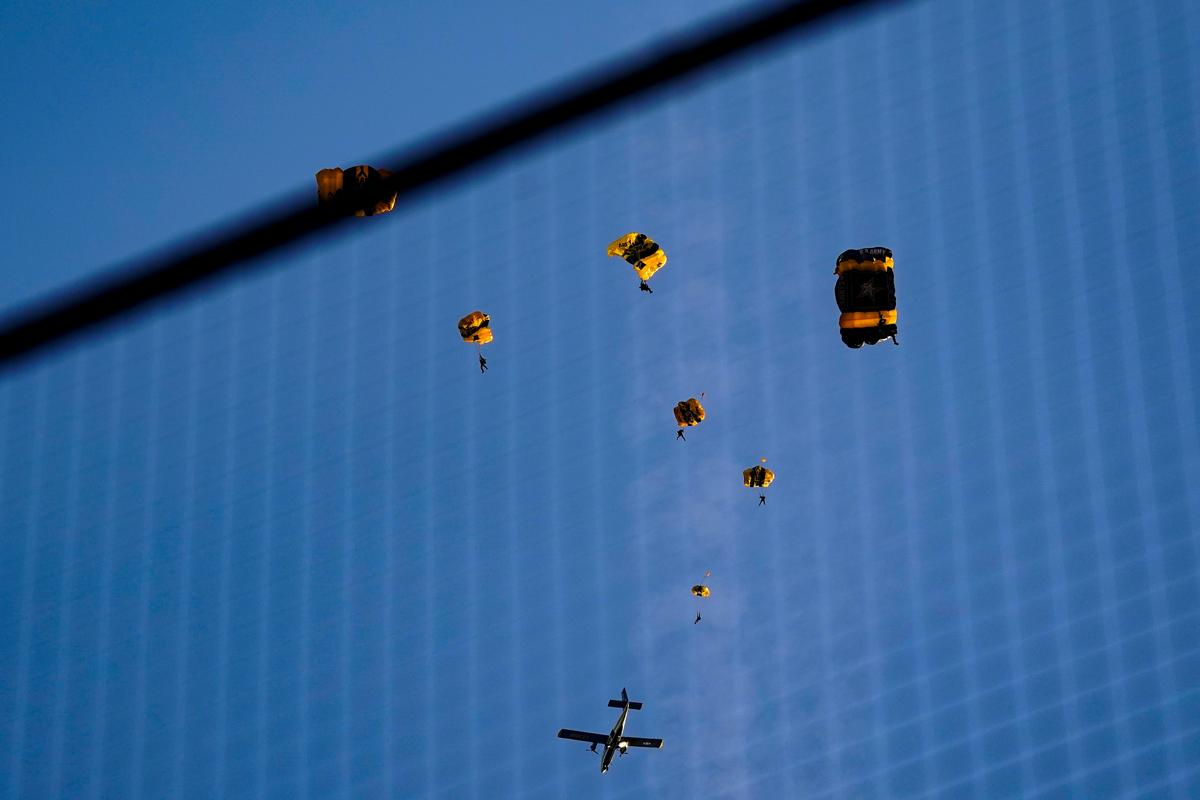 Parachute Demo at National Park Causes Brief Capitol Evacuation