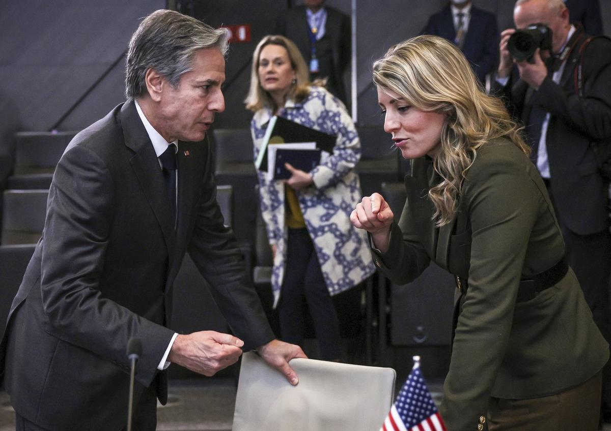 Mélanie Joly to Discuss Ukraine by Video Tuesday With US Secretary of State