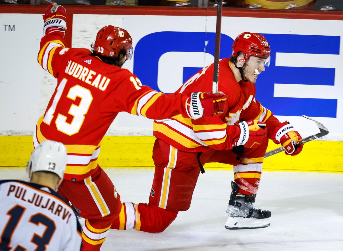 Tkachuk Scores 3, Flames Beat Oilers 9–6 in Game 1