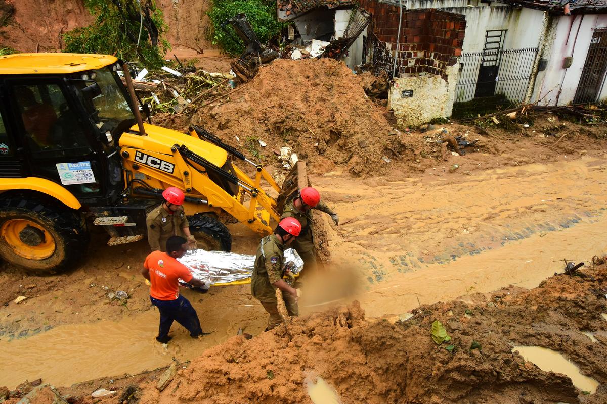 Death Toll From Brazil Floods at Least 91, With Dozens Lost