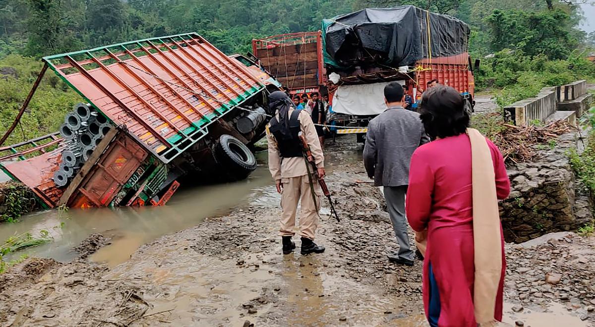 Mudslide Kills 16 People in India, 60 Others Feared Trapped
