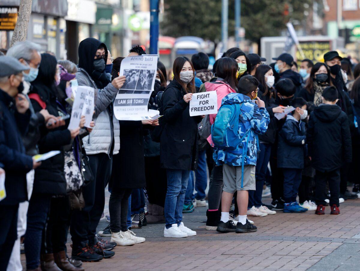 Hong Kong Migrants Warn UK Government to Be Wary of CCP Infiltration