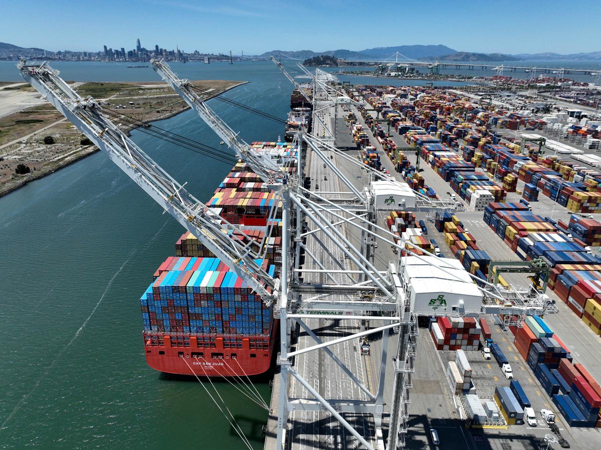 Freight Rates on US–China Routes Plunge Amid Rising Risk of Global Recession