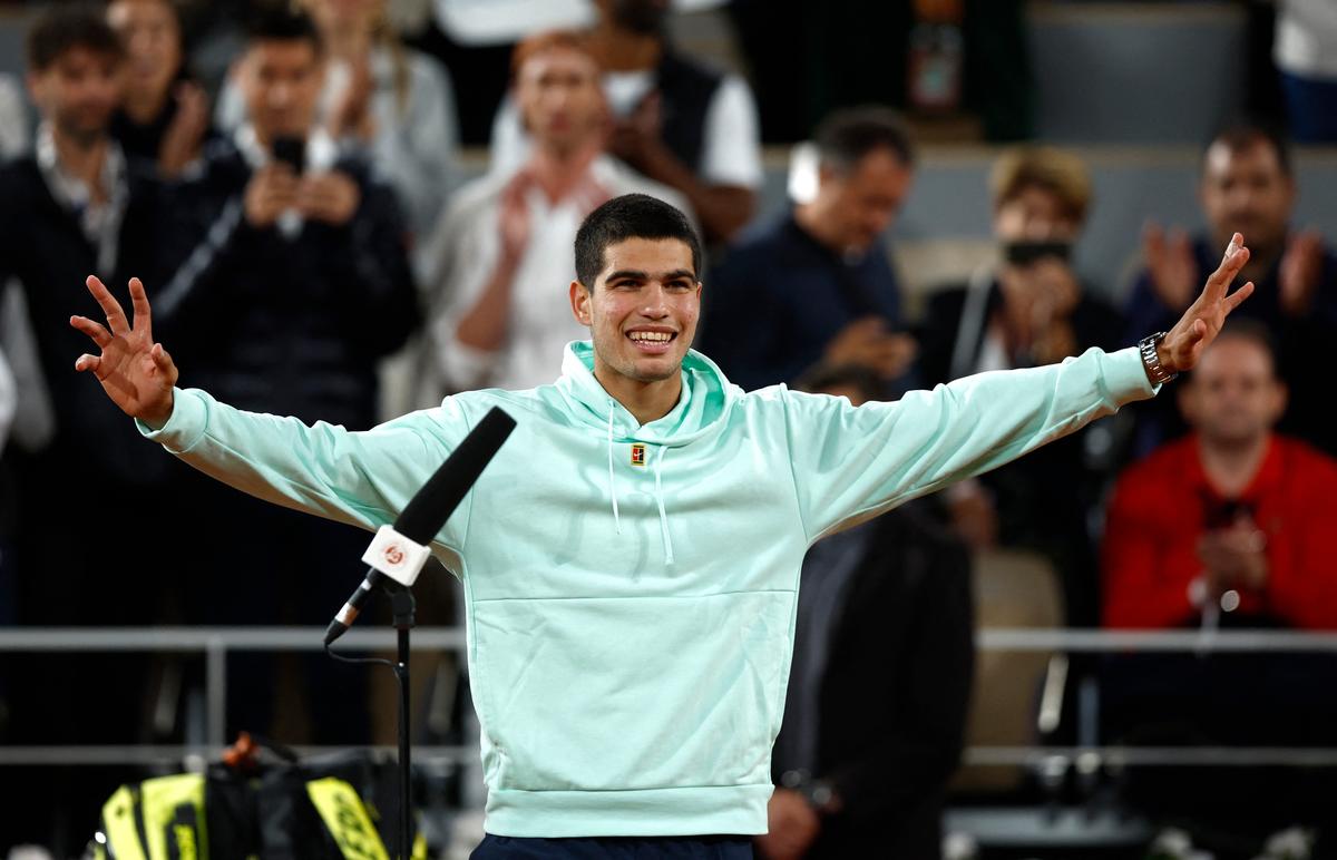 Rising Star Alcaraz Dazzles to Reach Last 16 in Paris
