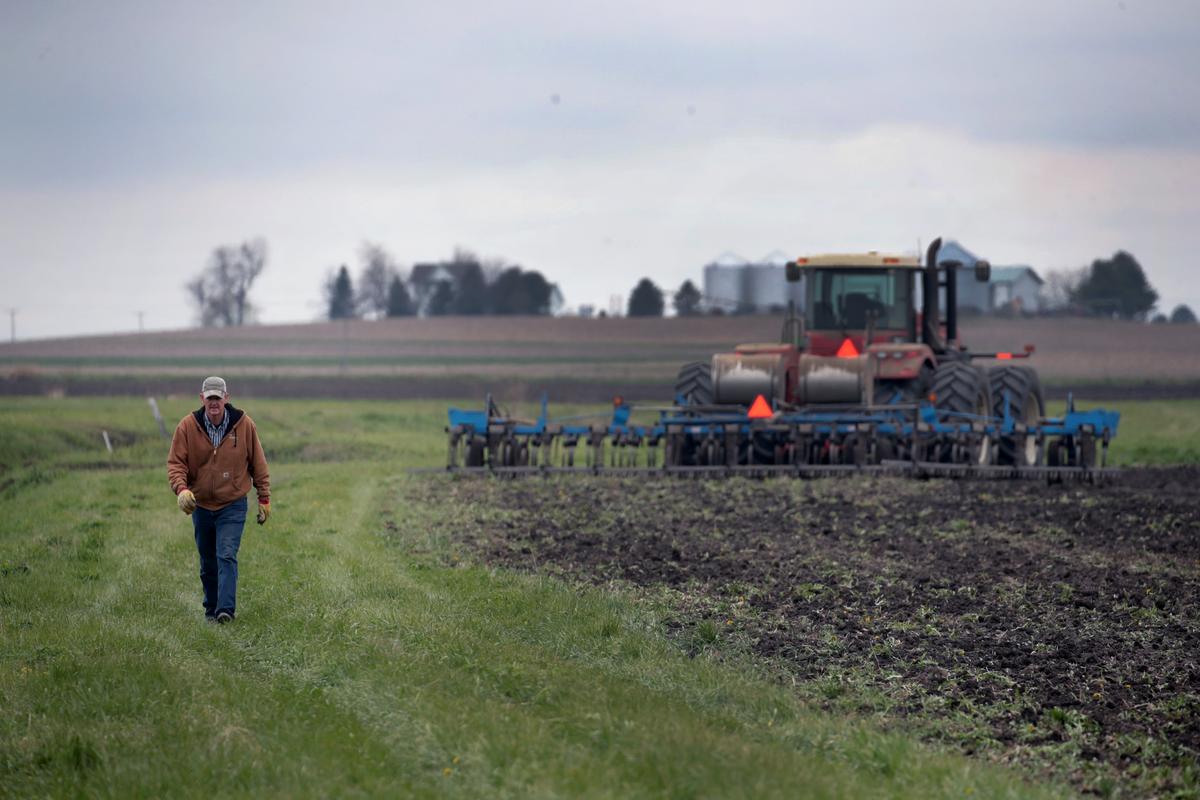 Spiking Fertilizer Costs Squeeze Midwest Farmers