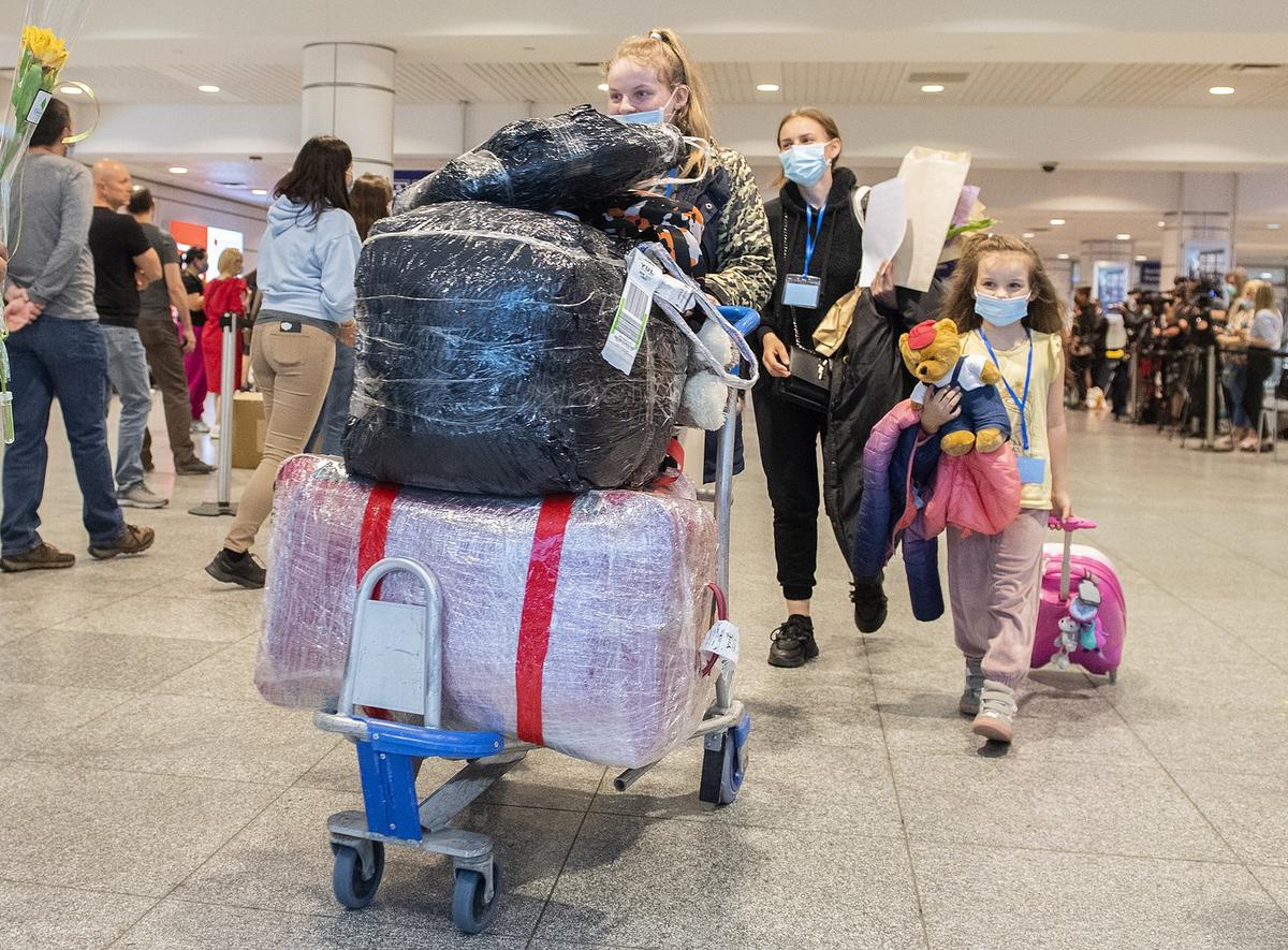 Ukrainians Who’ve Fled to Canada Can Now Apply for Government Income Support