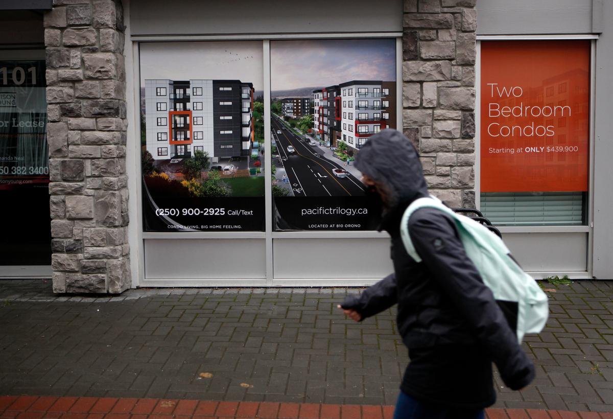 Youths Are Losing $750 a Month on Average Living in Canadian Cities