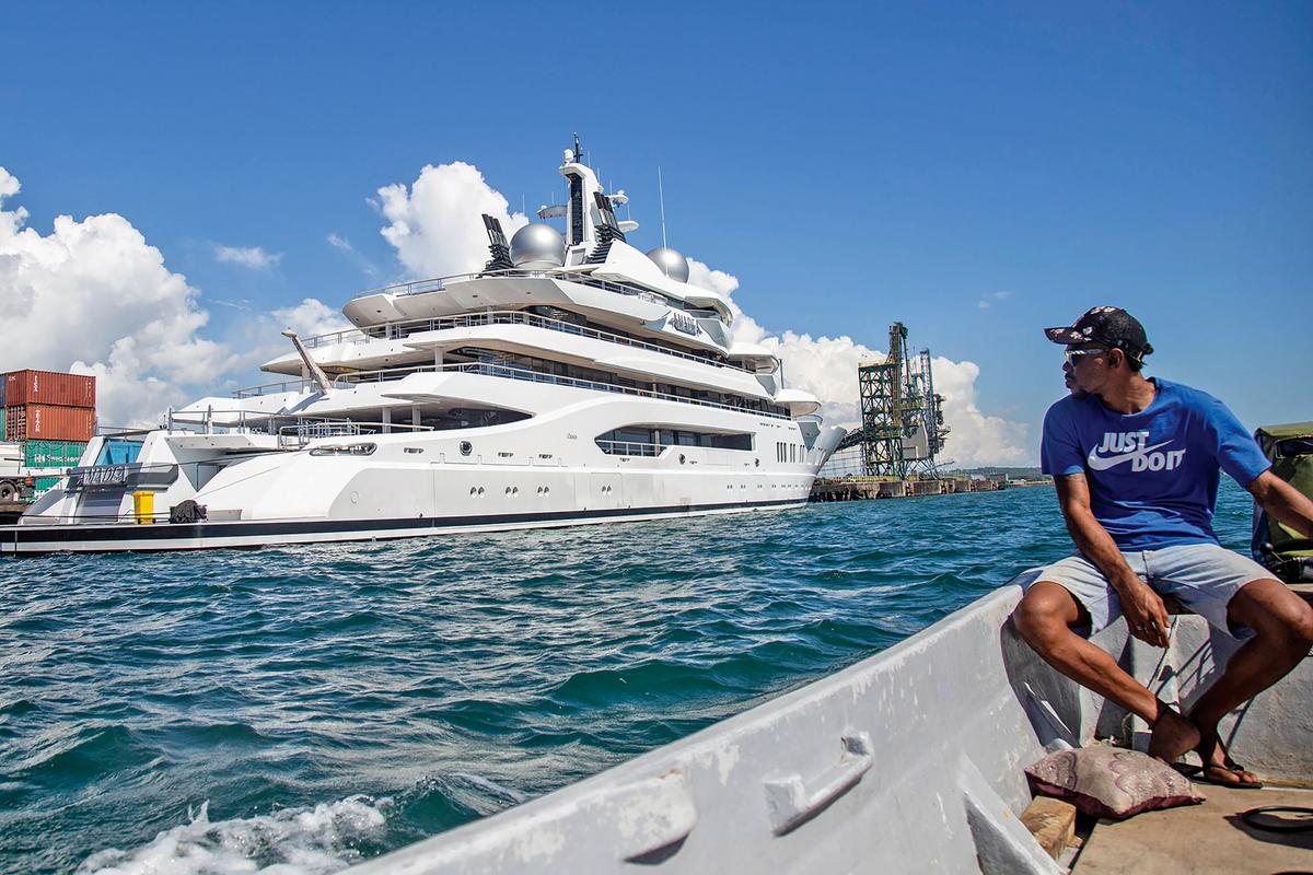 Russian Superyacht Seized by US Arrives in San Diego Bay