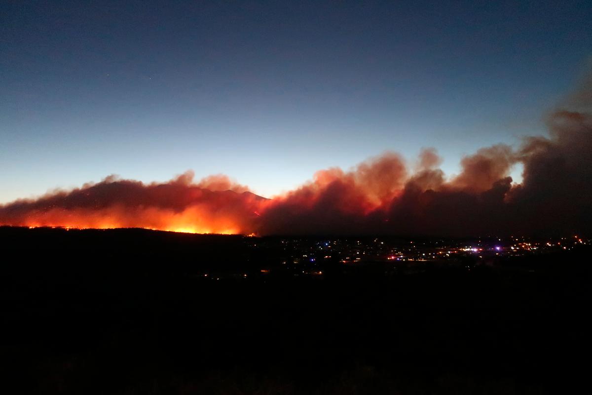 Northern Arizona Watches Winds as Western Wildfires Blaze