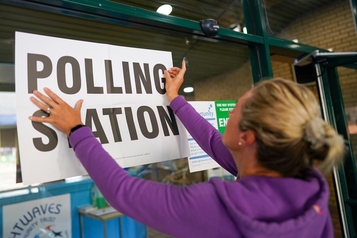 British Voters Go to Polls in Two Crucial By-elections