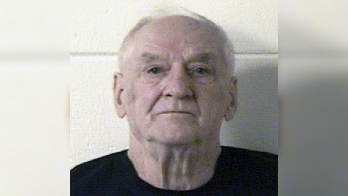 Man Convicted Last Year of Killing 2 in 1976 Dies in Prison