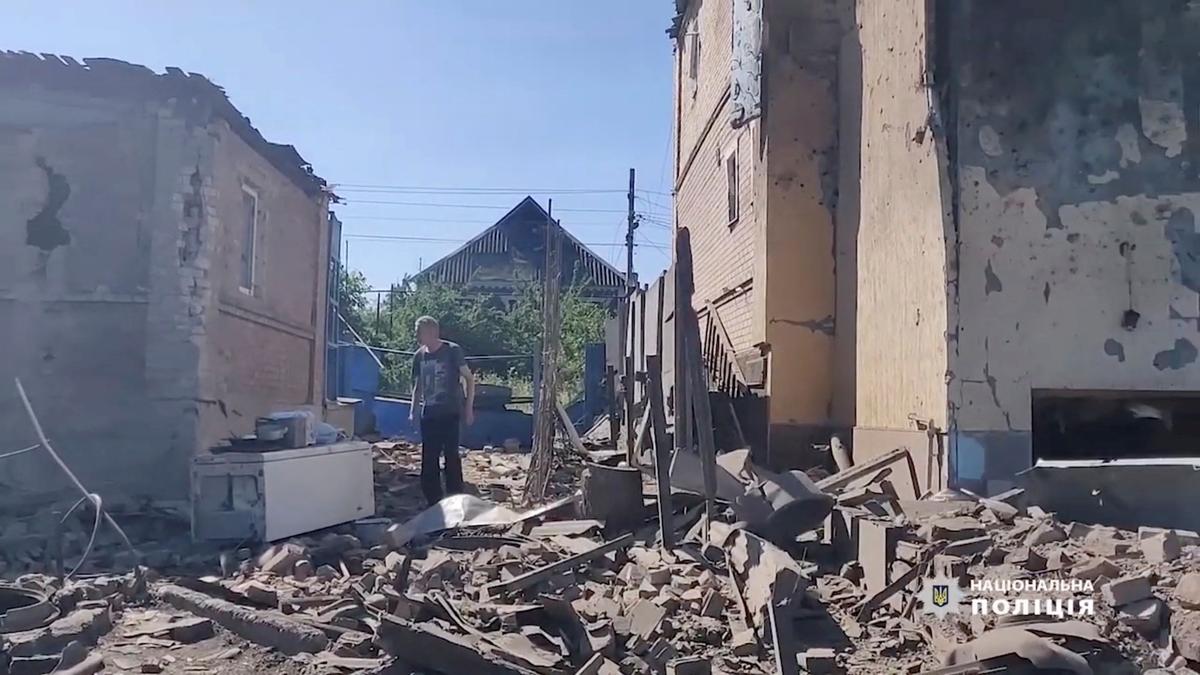 Blasts Rock Ukraine City as Russian Forces Advance on the Ground