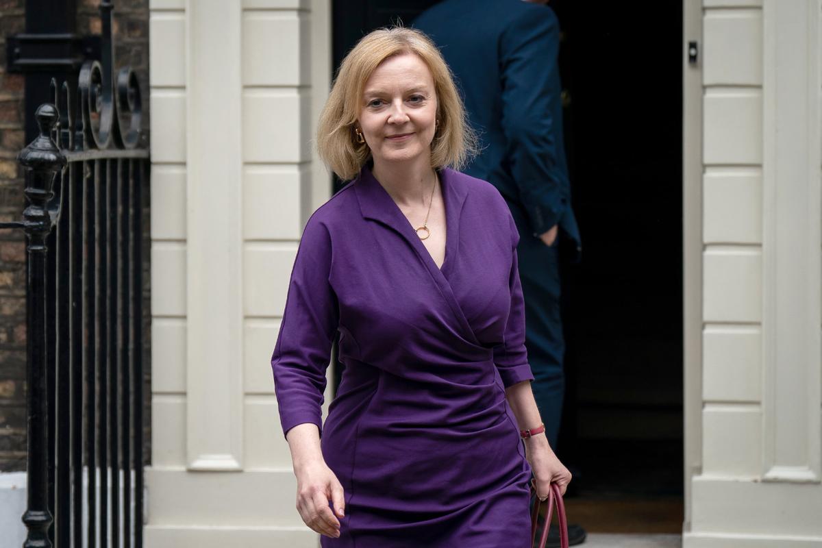 Truss Vows to Publish Police League Tables, Tell Police to Tackle ‘Real Crimes’