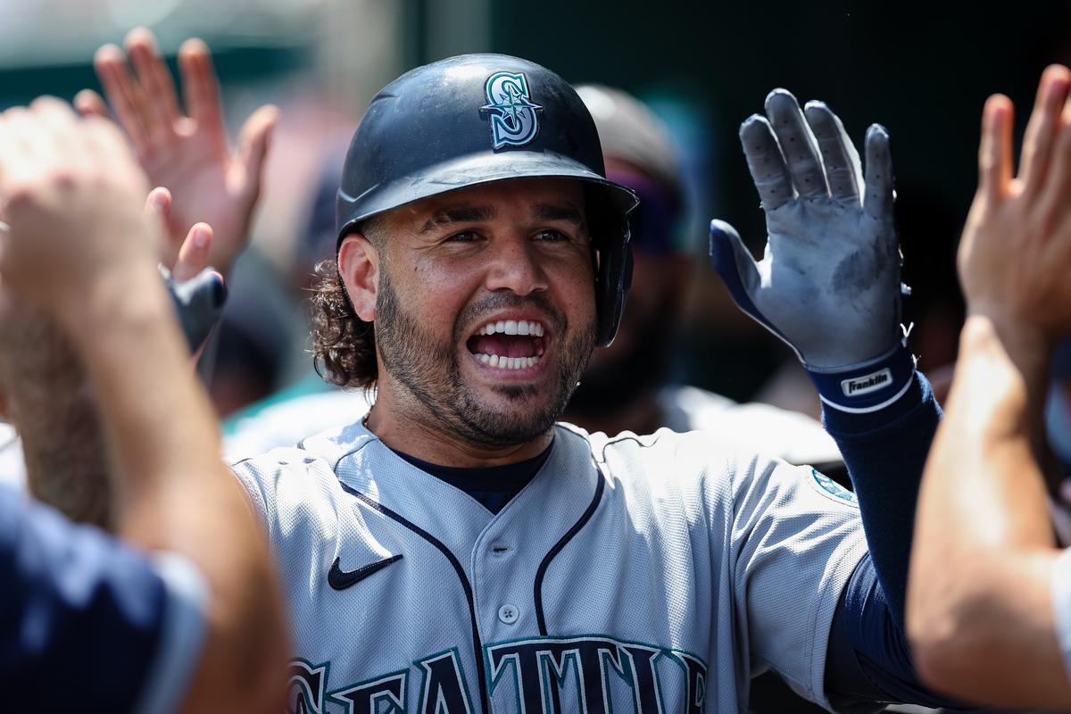 Mariners Push Win Streak to 9 in Opener vs. Nationals
