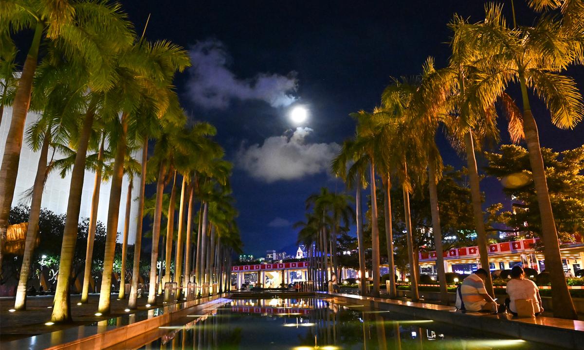 Largest Supermoon of 2022 Shows its Face in Hong Kong