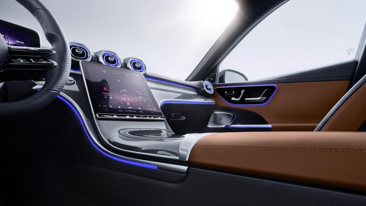 Mercedes-Benz Recalls 144,000 Vehicles for Blank Instrument Panel Displays
