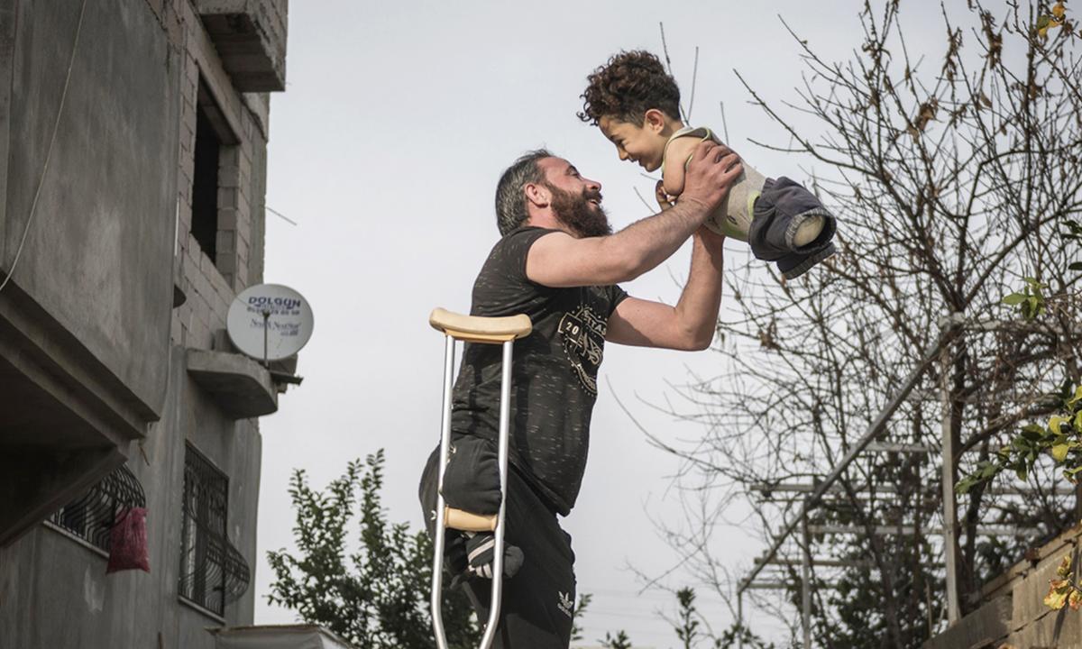 ‘Hardship of Life’: Powerful Photo Helps Change the Lives of Syrian War Refugee Family